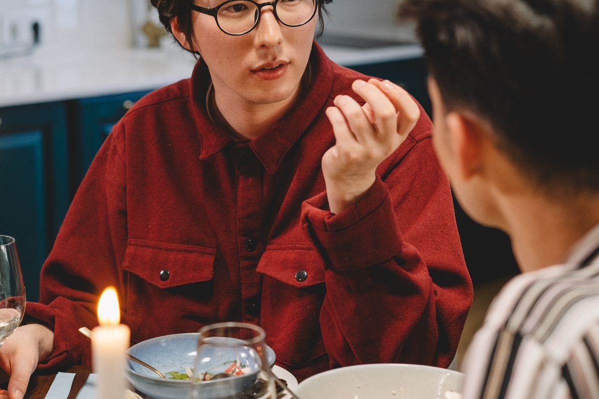 Por qué pedir ayuda no te hace menos hombre